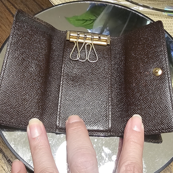 Luis Vuitton key case - Picture 3 of 7